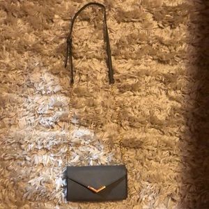 Adjustable crossbody bag